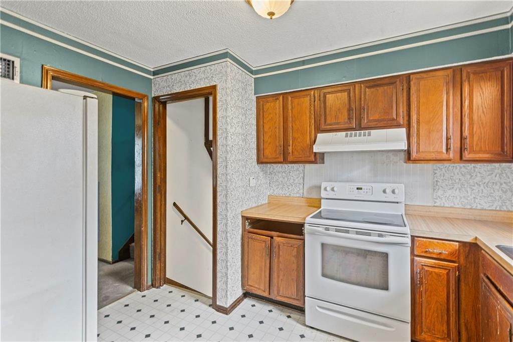 1425 W Poplar Street — photo 3