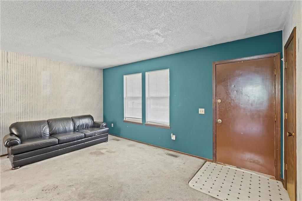 1425 W Poplar Street — photo 4