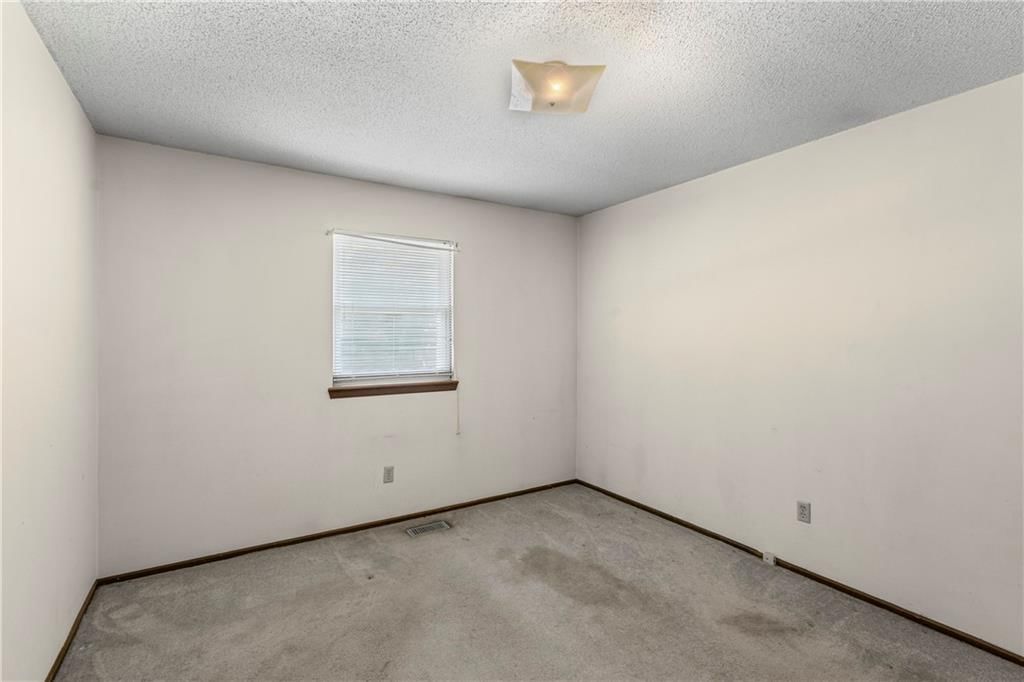 1425 W Poplar Street — photo 11