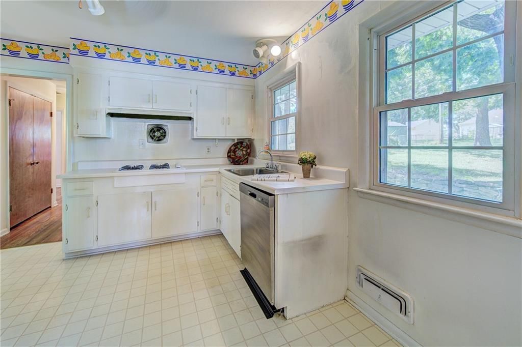 Photo 9 of 29 - 9534 Grandview Street