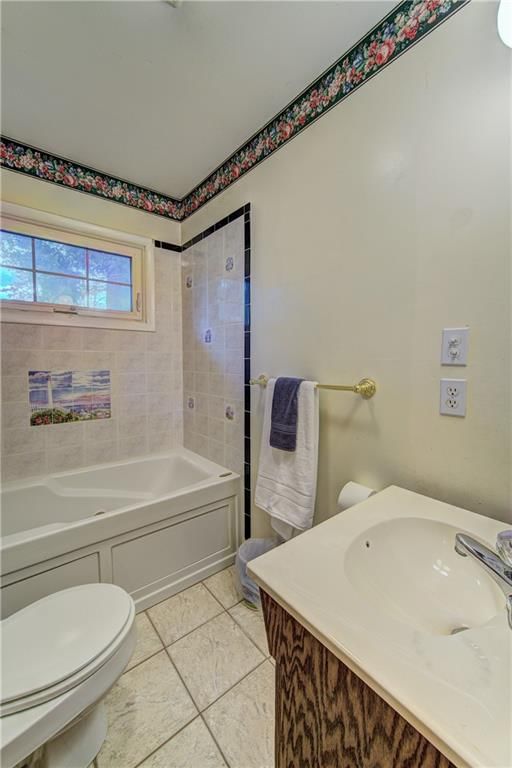 Photo 14 of 29 - 9534 Grandview Street