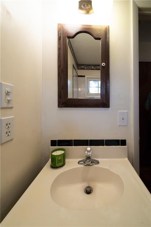 Photo 15 of 29 - 9534 Grandview Street