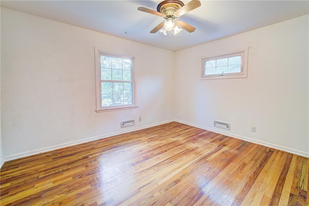 Photo 20 of 29 - 9534 Grandview Street