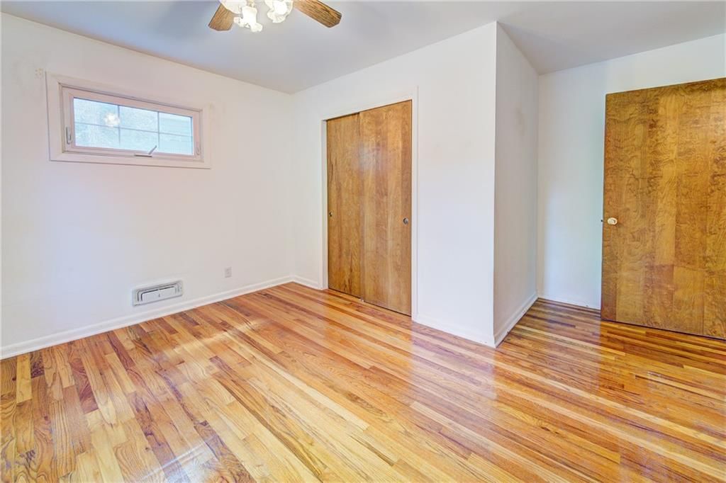 Photo 21 of 29 - 9534 Grandview Street