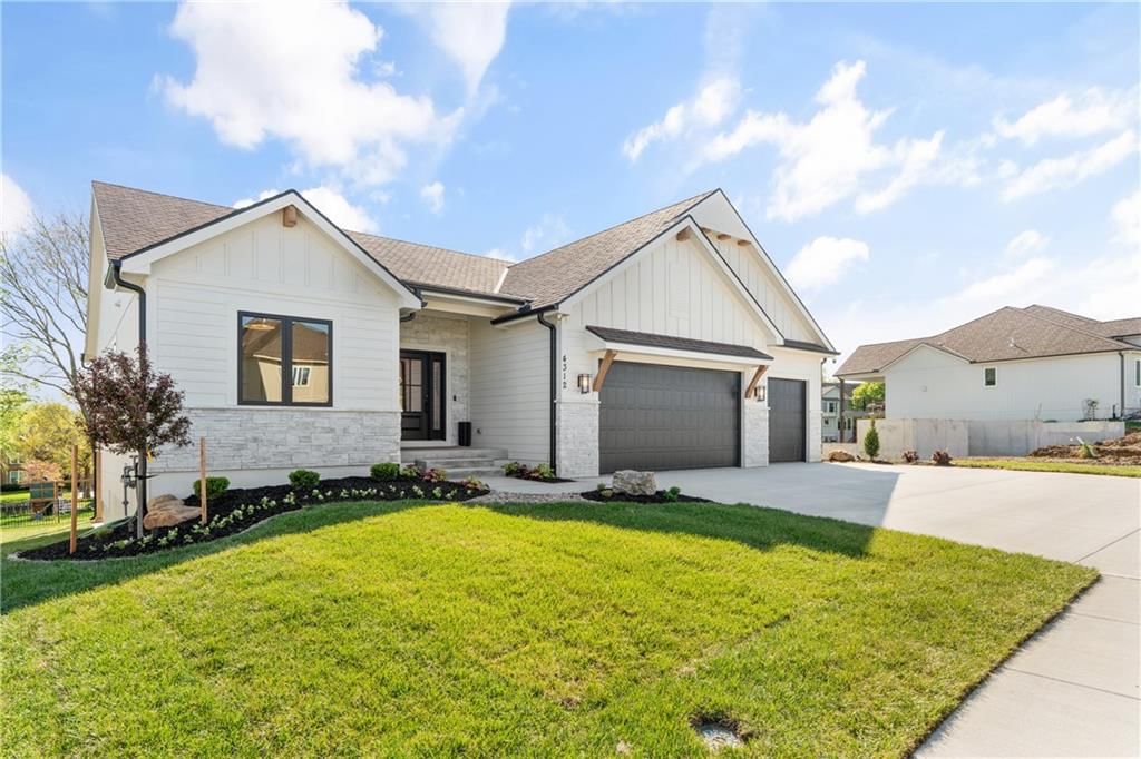 1509 NE Stewart Court, Lee's Summit, MO