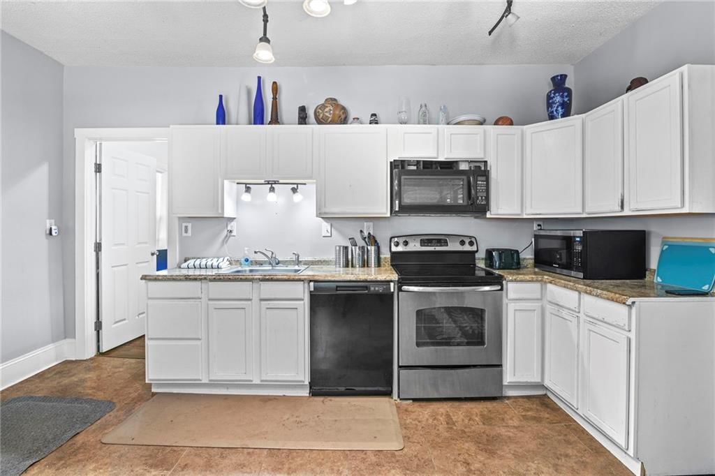 Photo 9 of 19 - 1417 Munson Avenue