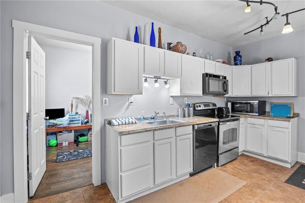 Photo 10 of 19 - 1417 Munson Avenue