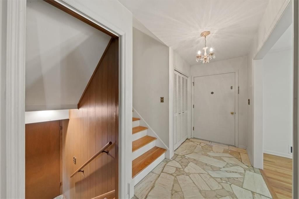6350 Beverly Drive — photo 2
