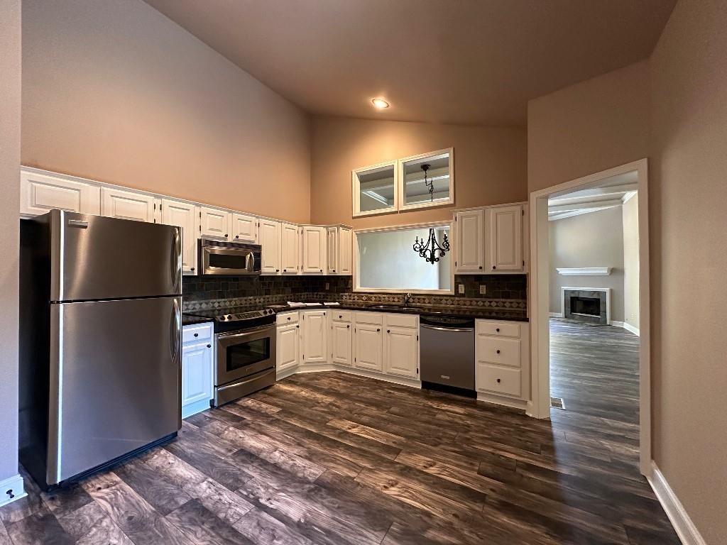 10311 Garnett Street — photo 2