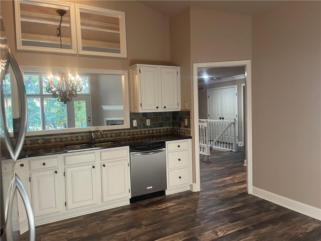 10311 Garnett Street — photo 4