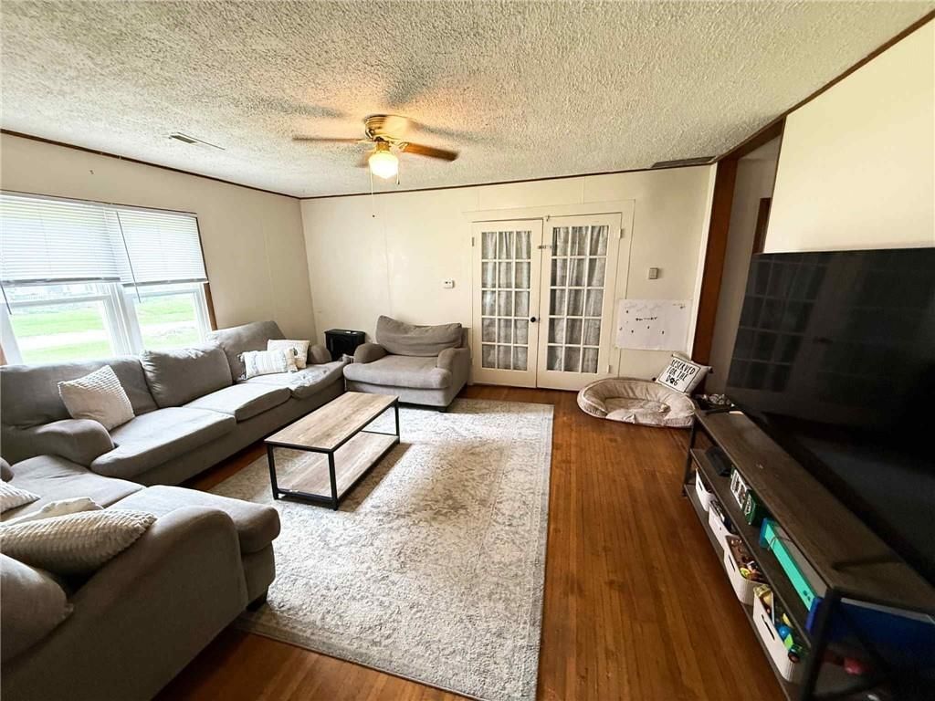 415 W 9th Street — photo 3