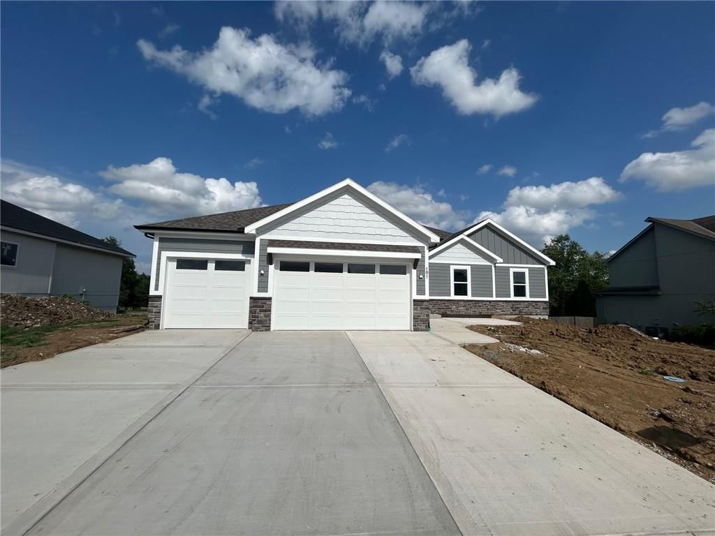 1916 Owen Drive, Pleasant Hill, MO