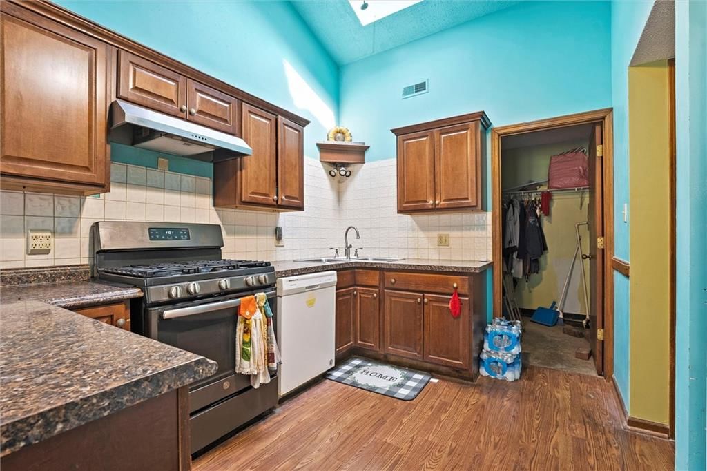 Photo 9 of 35 - 12925 246th Street