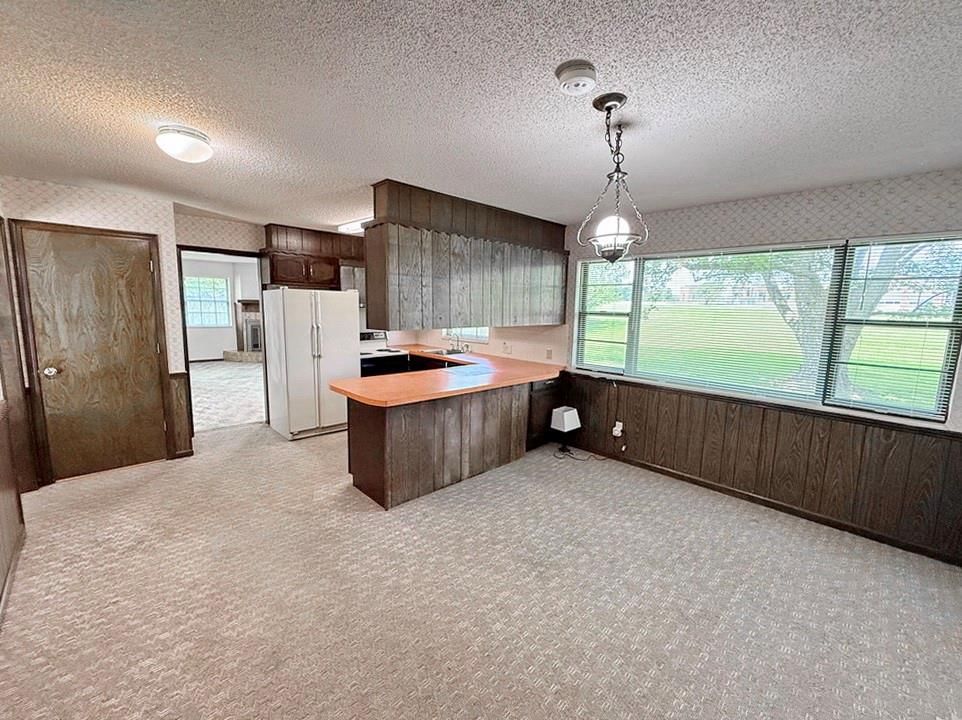 1406 S Summer Street — photo 8