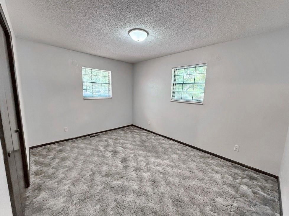 1406 S Summer Street — photo 14
