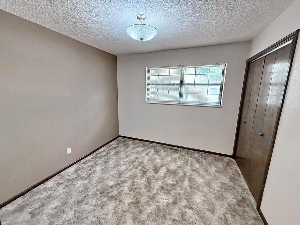 1406 S Summer Street — photo 15