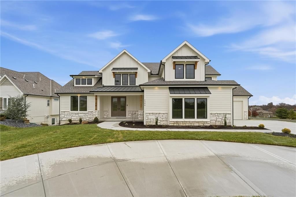 2304 NE Shoal Creek Parkway, Kansas City, MO