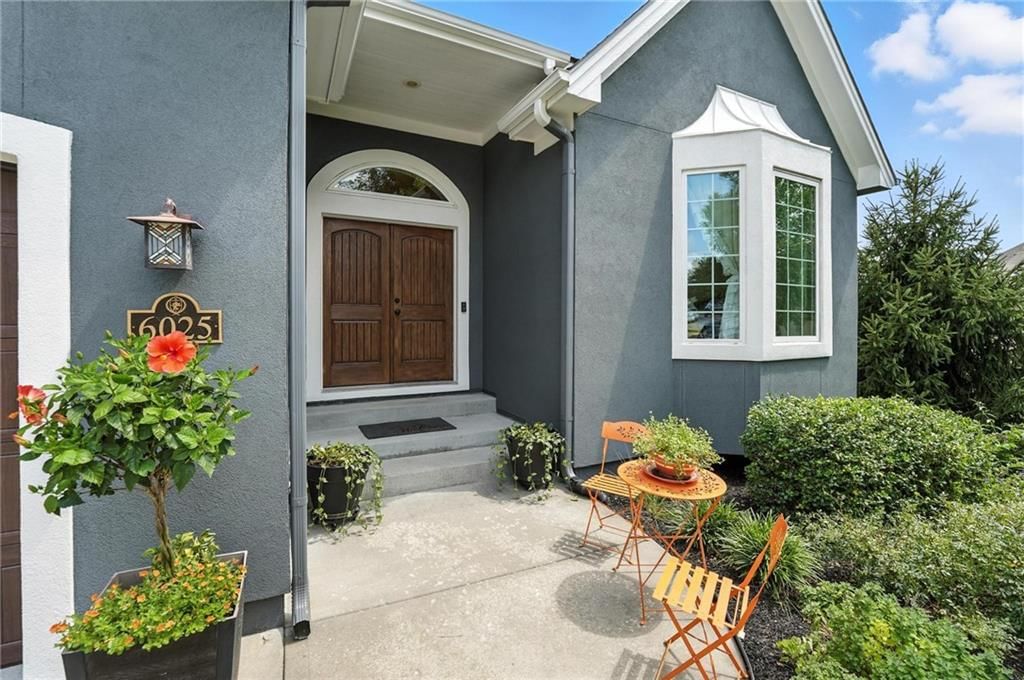 Photo 3 of 28 - 6025 Vardon Drive