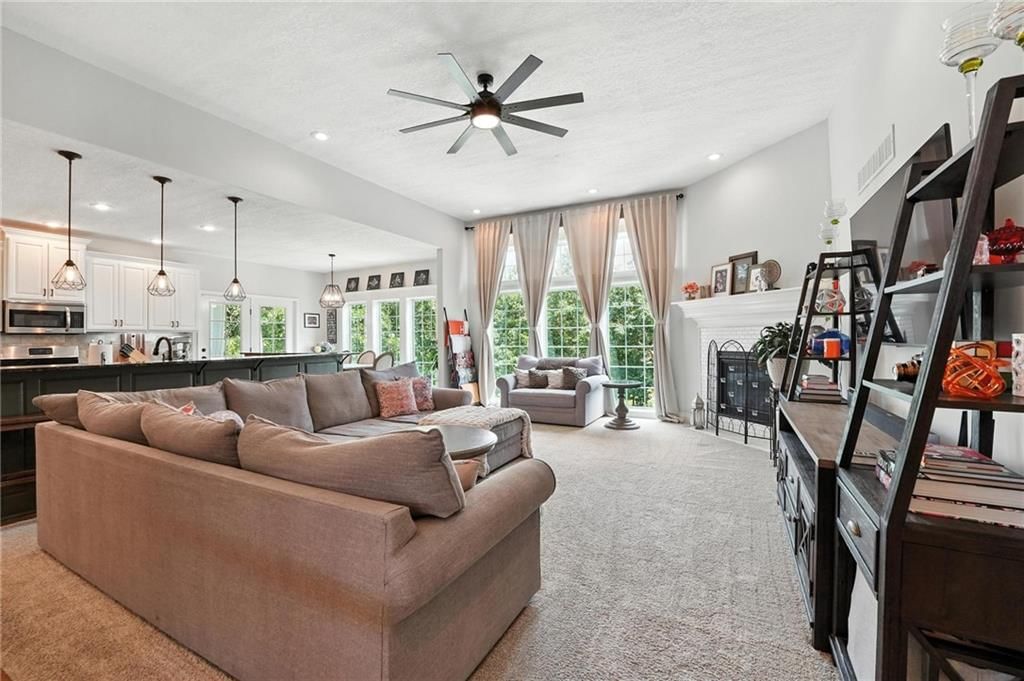 Photo 6 of 28 - 6025 Vardon Drive