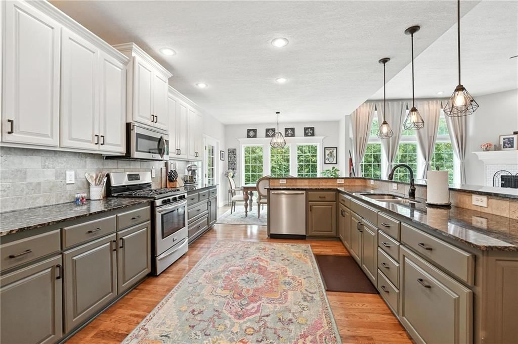 Photo 8 of 28 - 6025 Vardon Drive