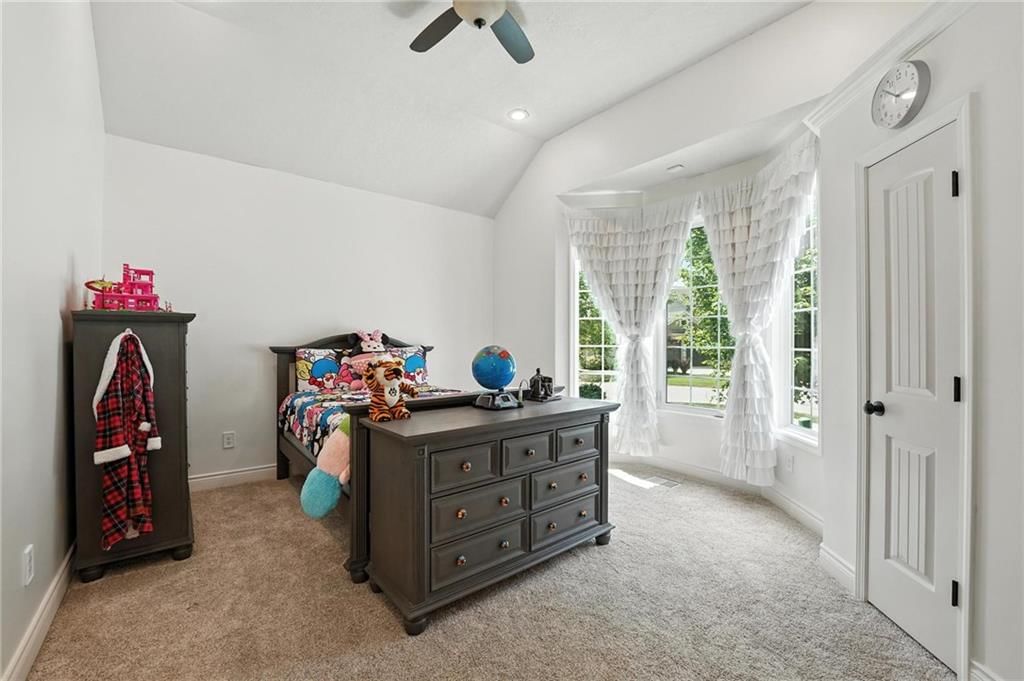 Photo 12 of 28 - 6025 Vardon Drive
