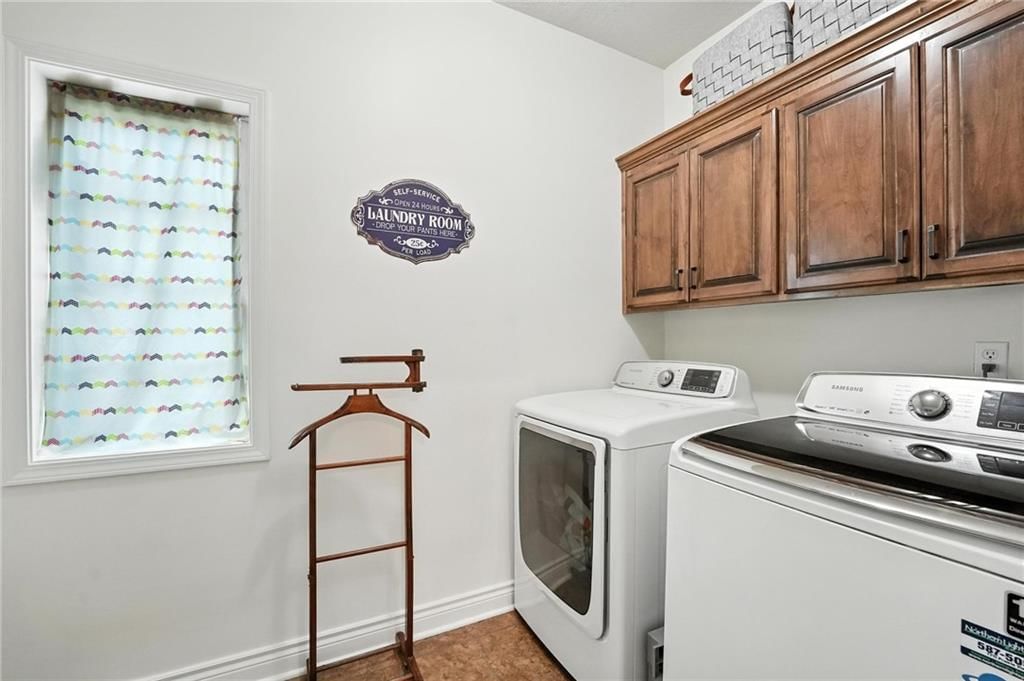 Photo 14 of 28 - 6025 Vardon Drive