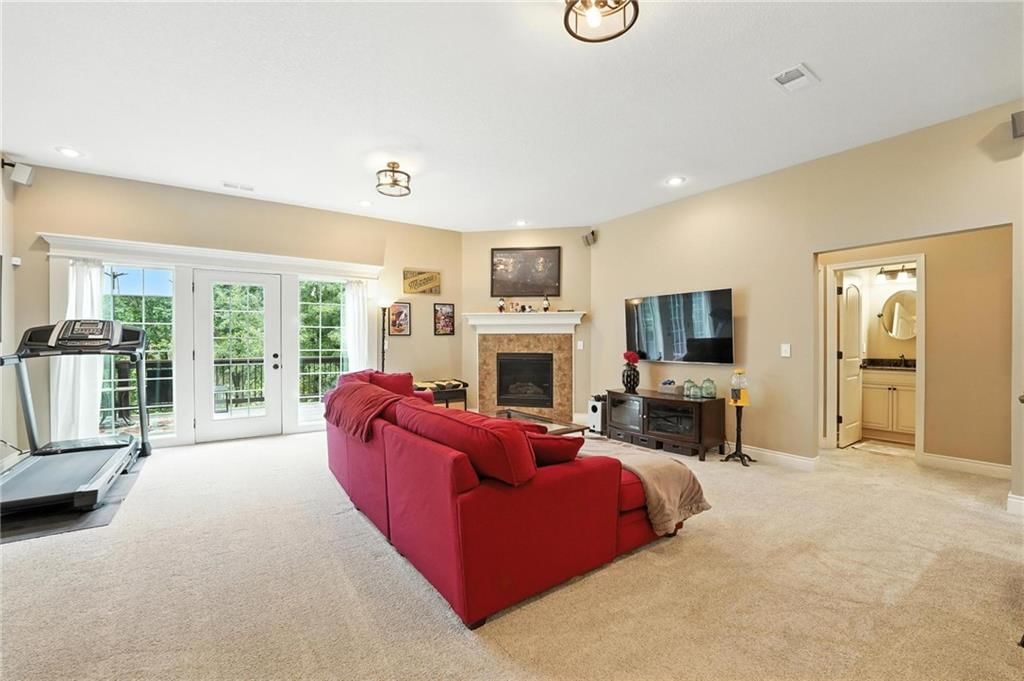Photo 16 of 28 - 6025 Vardon Drive