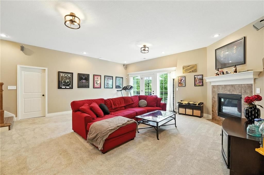 Photo 17 of 28 - 6025 Vardon Drive