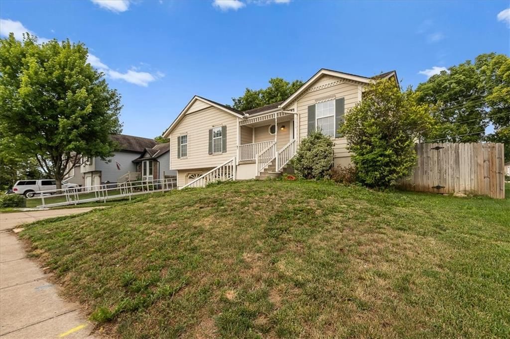 3216 S Bryn Mawr Drive — photo 2