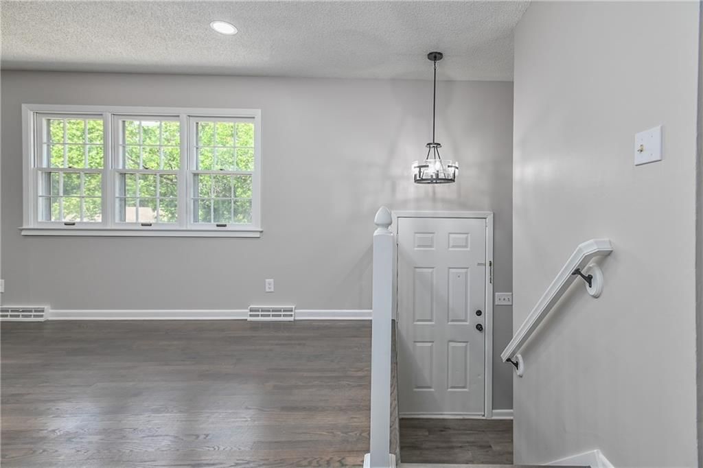 5711 E 98th Terrace — photo 3