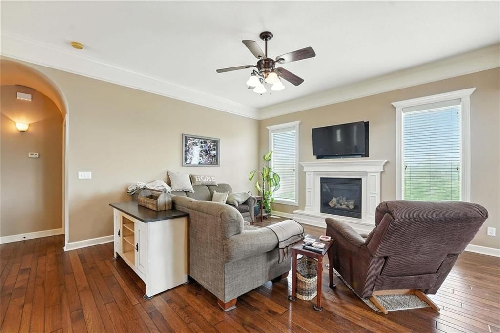 Photo 5 of 37 - 2211 NW Hedgewood Drive
