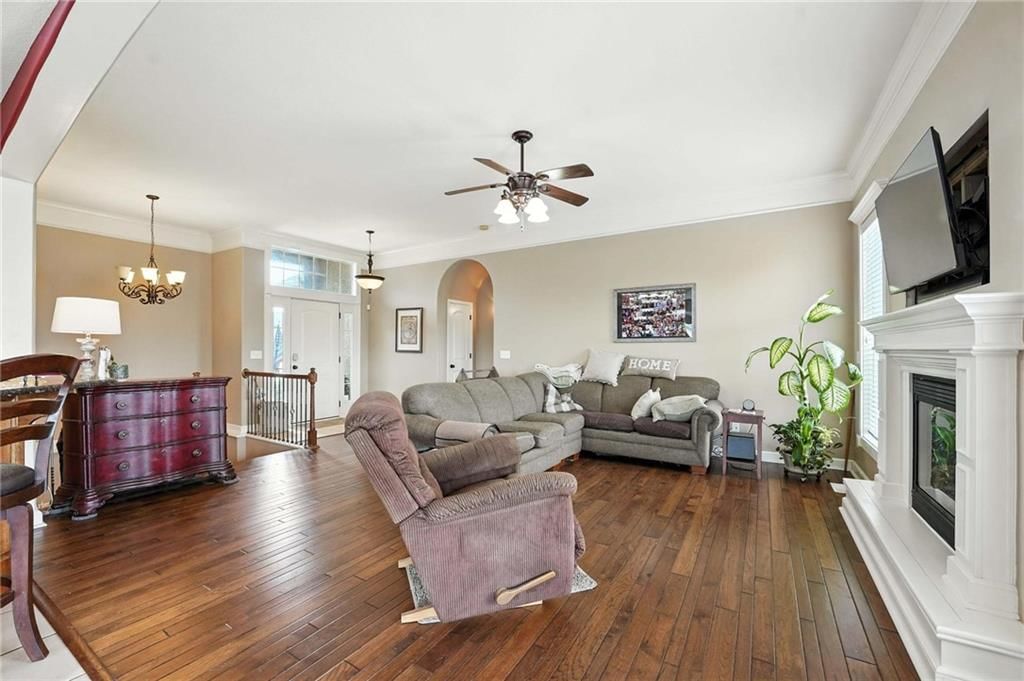 Photo 6 of 37 - 2211 NW Hedgewood Drive