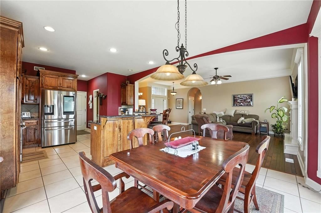 Photo 8 of 37 - 2211 NW Hedgewood Drive