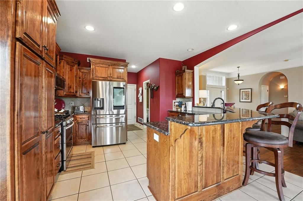 Photo 9 of 37 - 2211 NW Hedgewood Drive