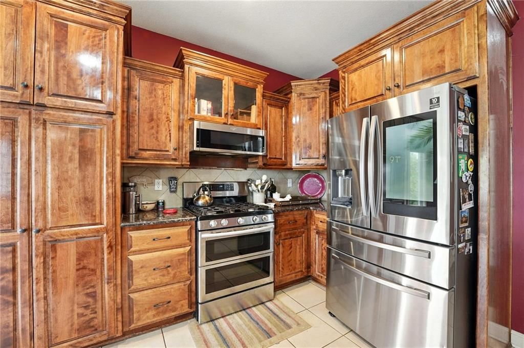 Photo 10 of 37 - 2211 NW Hedgewood Drive