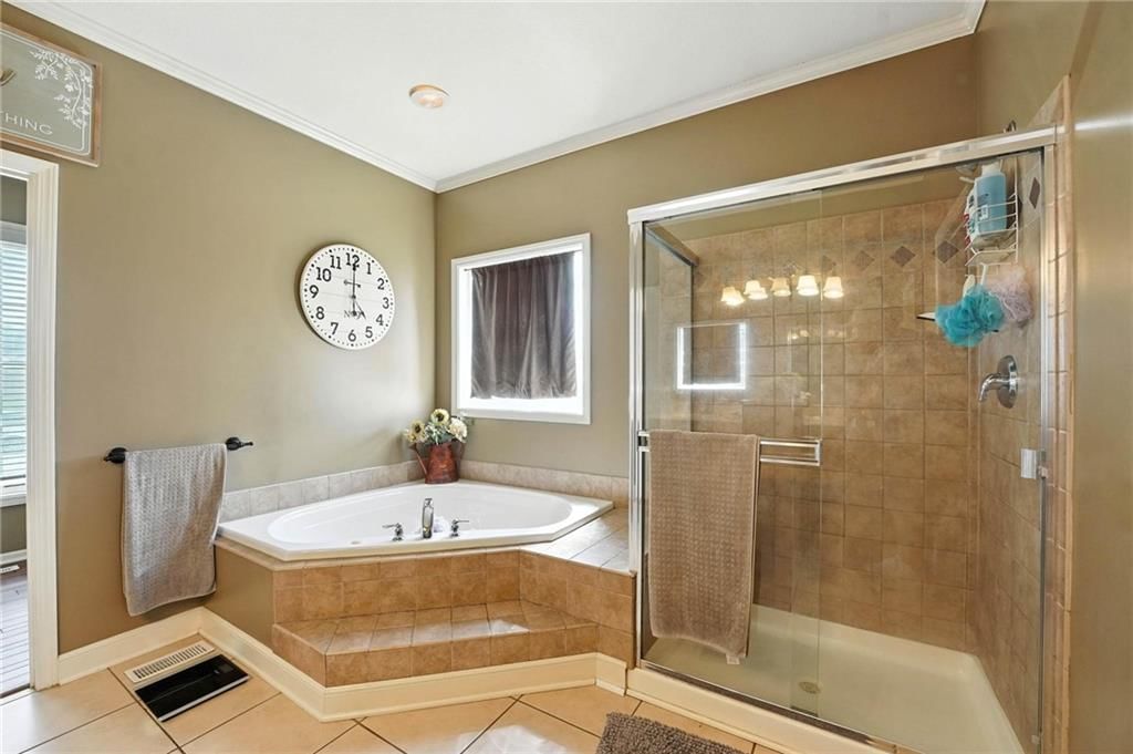 Photo 16 of 37 - 2211 NW Hedgewood Drive