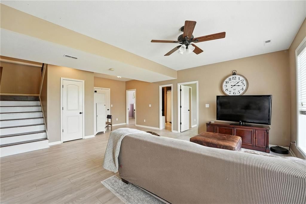 Photo 18 of 37 - 2211 NW Hedgewood Drive