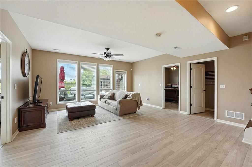 Photo 20 of 37 - 2211 NW Hedgewood Drive