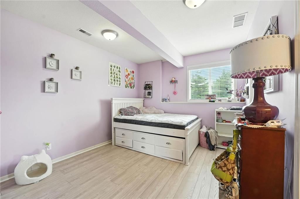 Photo 22 of 37 - 2211 NW Hedgewood Drive