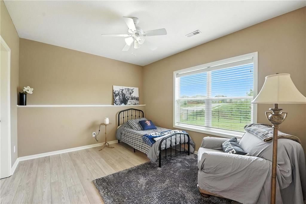 Photo 24 of 37 - 2211 NW Hedgewood Drive