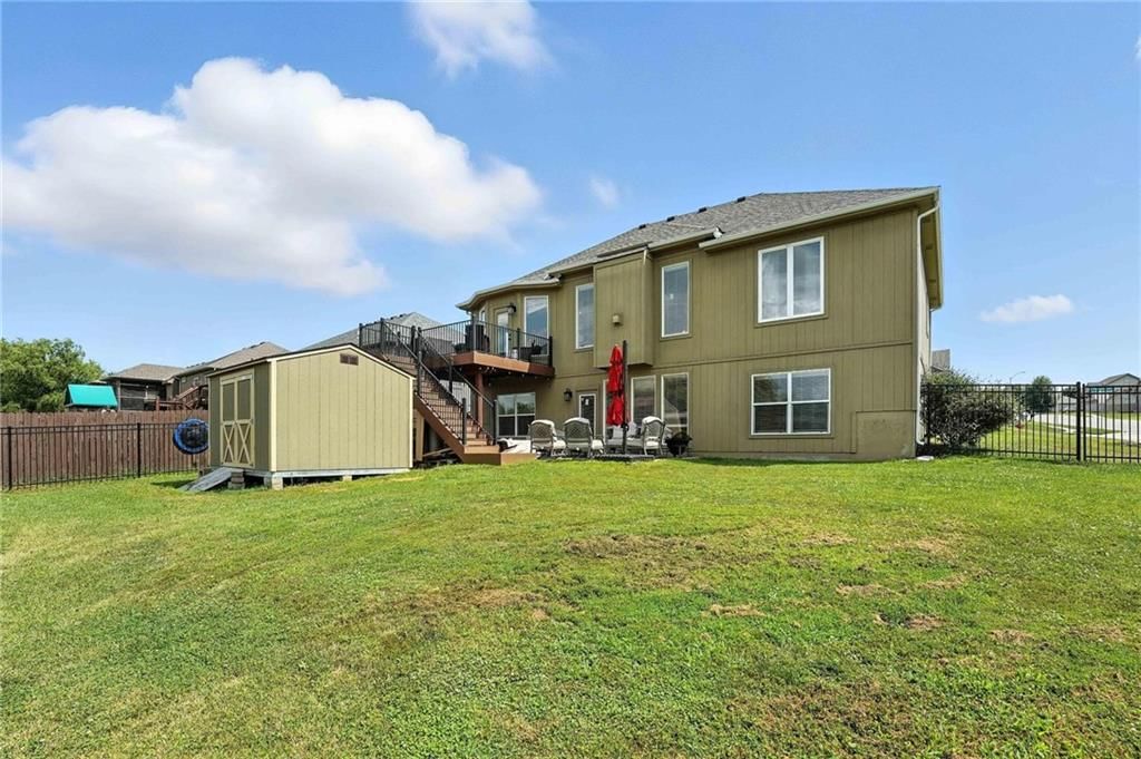 Photo 32 of 37 - 2211 NW Hedgewood Drive