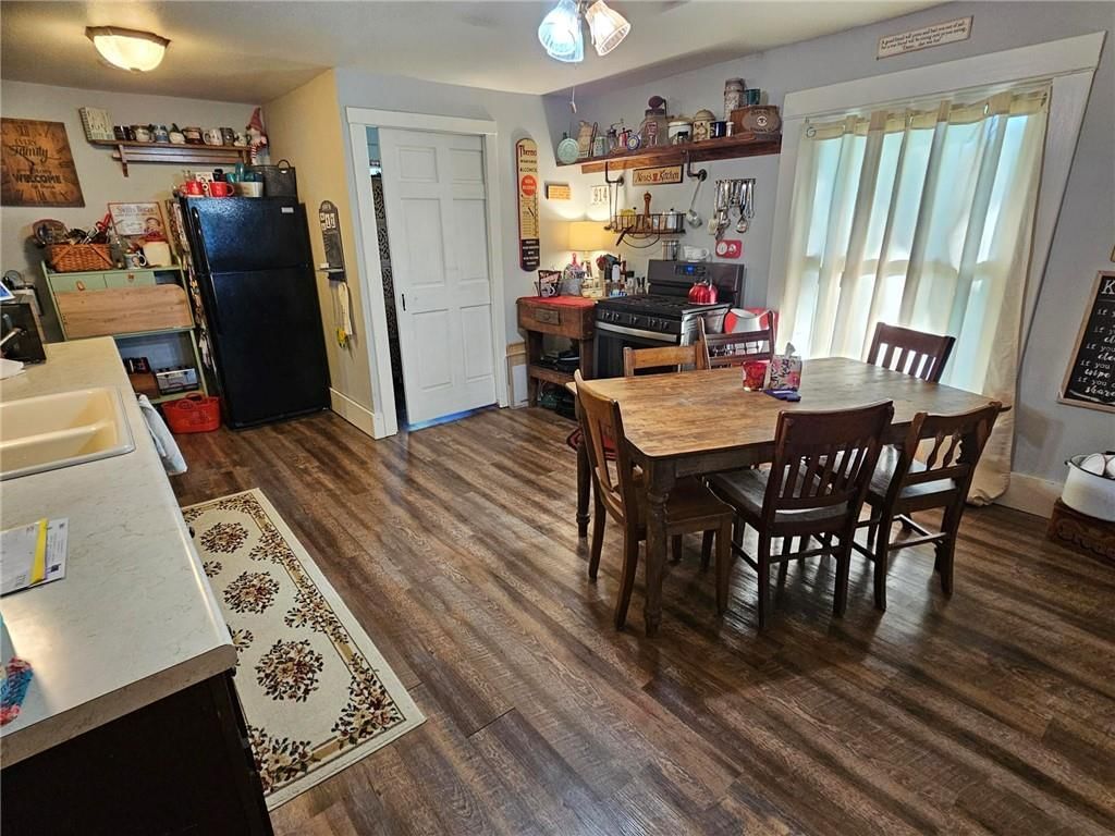 Photo 5 of 28 - 380 Locust Street