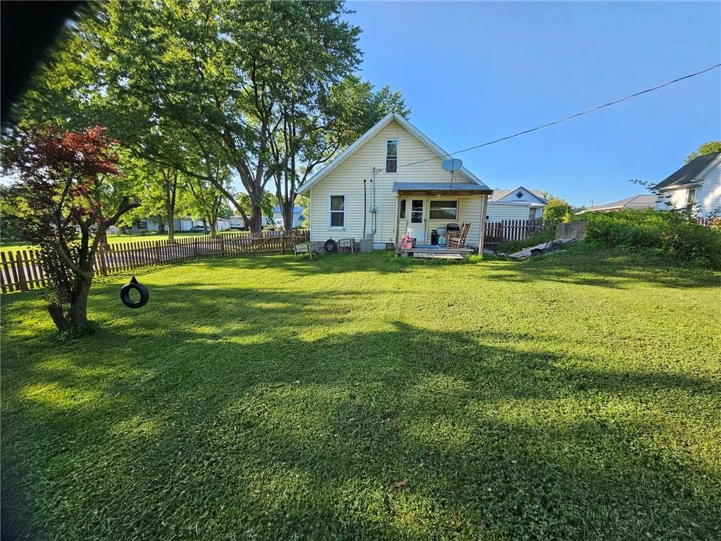 Photo 9 of 28 - 380 Locust Street
