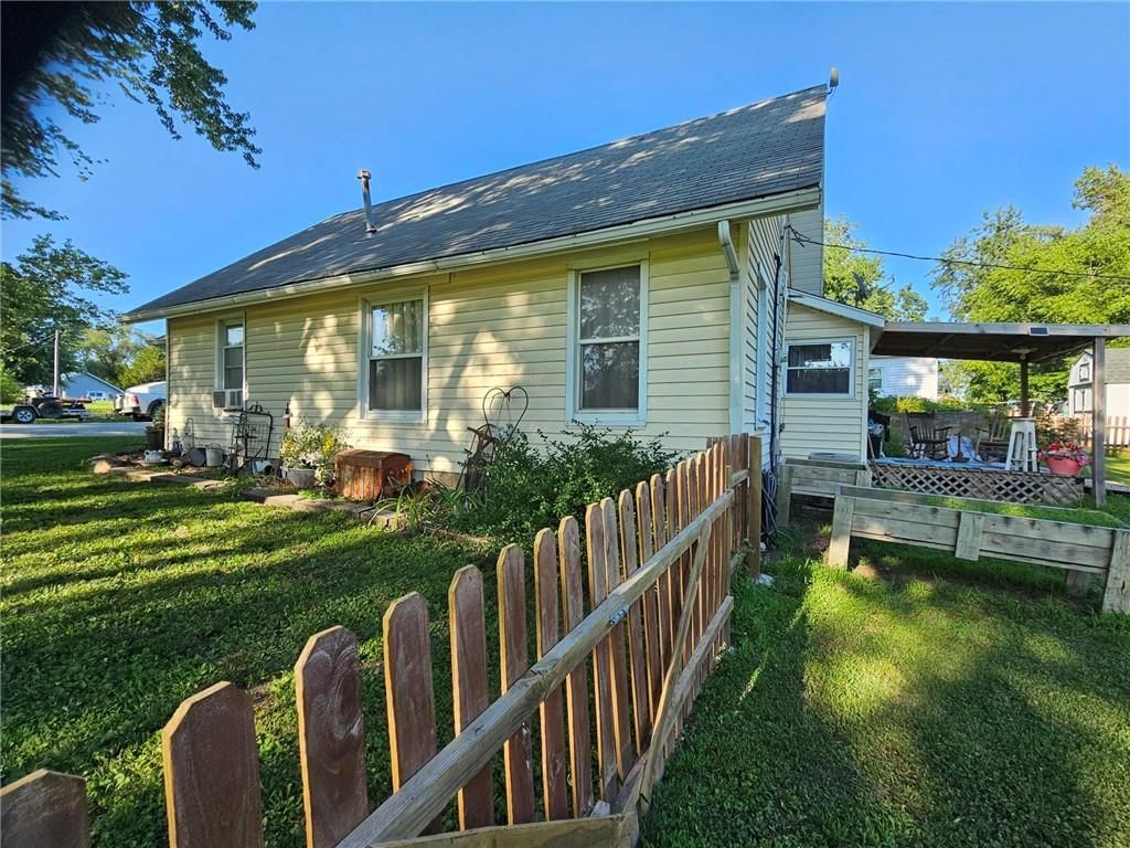 Photo 10 of 28 - 380 Locust Street
