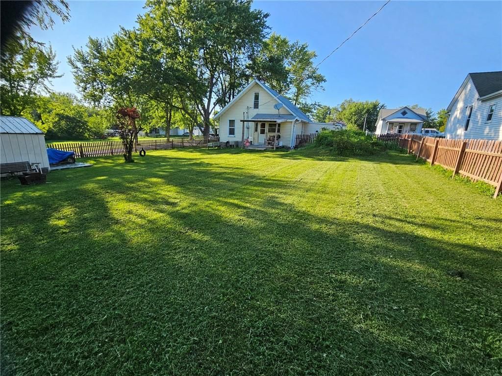 Photo 11 of 28 - 380 Locust Street