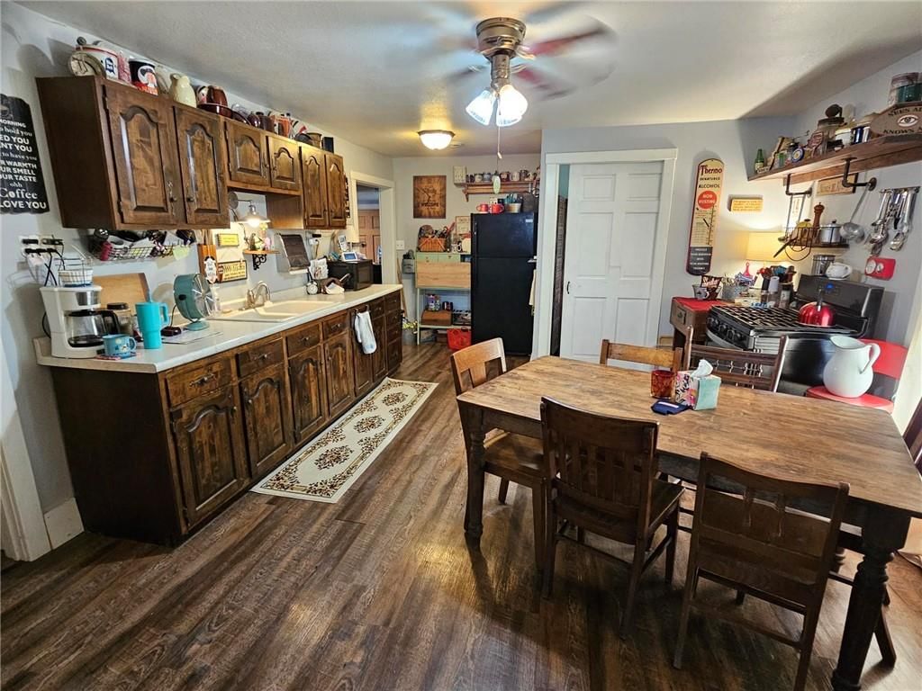 Photo 18 of 28 - 380 Locust Street