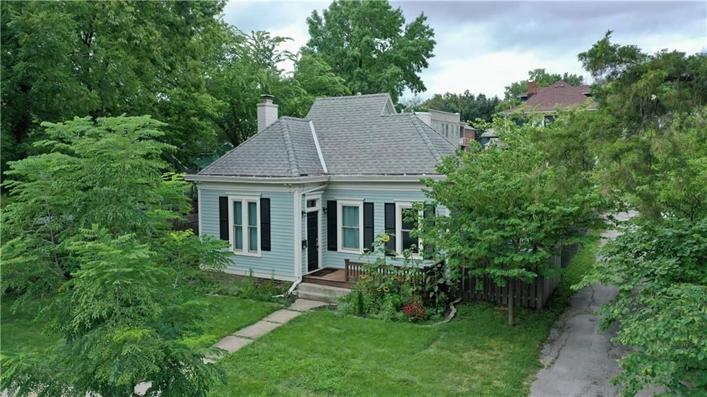 Photo 22 of 30 - 334 W Kansas Street