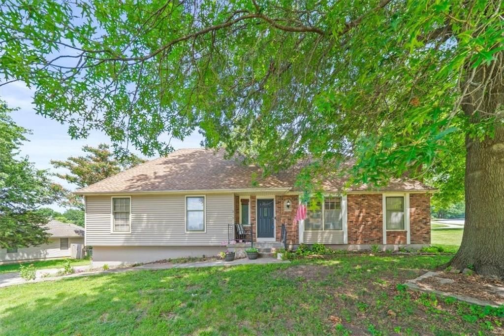 Photo 1 of 27 - 211 S Sunset Lane