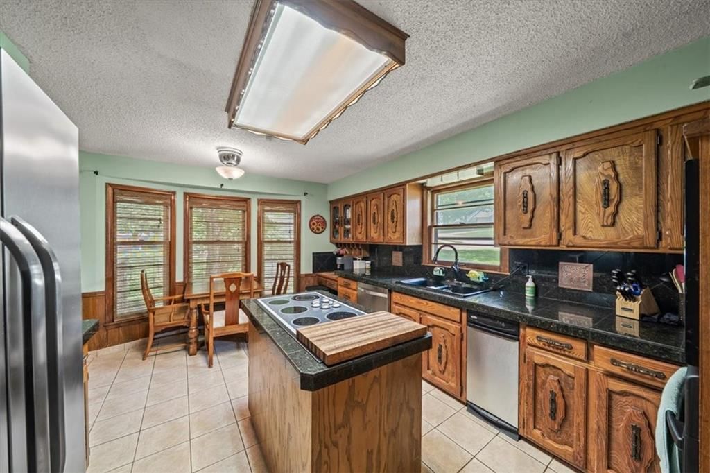 Photo 6 of 27 - 211 S Sunset Lane