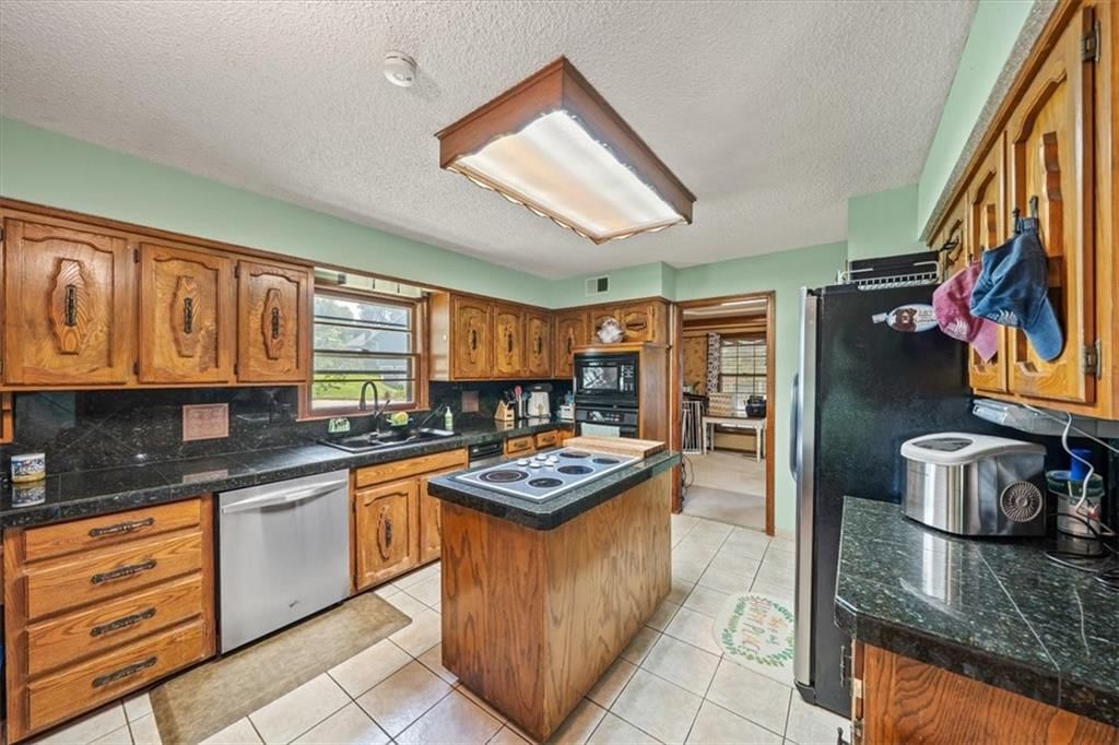 Photo 9 of 27 - 211 S Sunset Lane